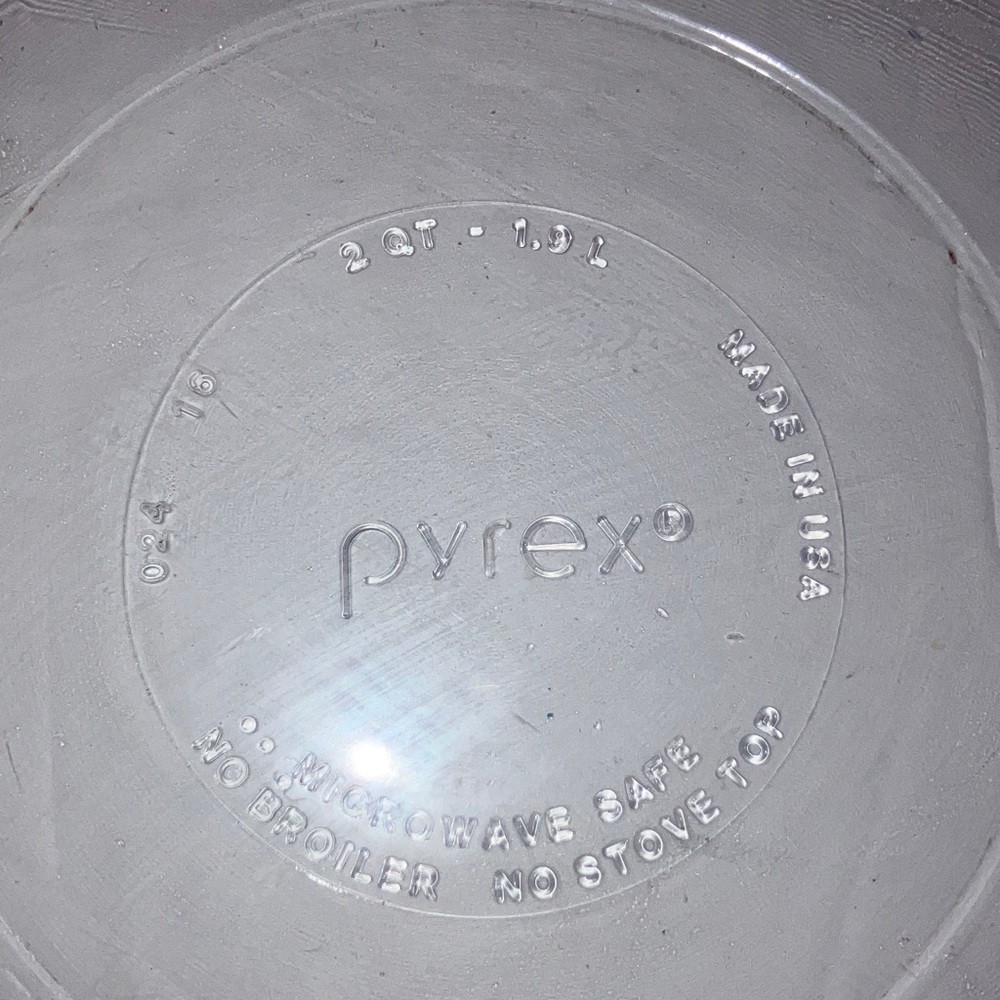 Pyrex Ribbed Glass Round Baking Dish 9x3”‎ - Picture 2 of 3